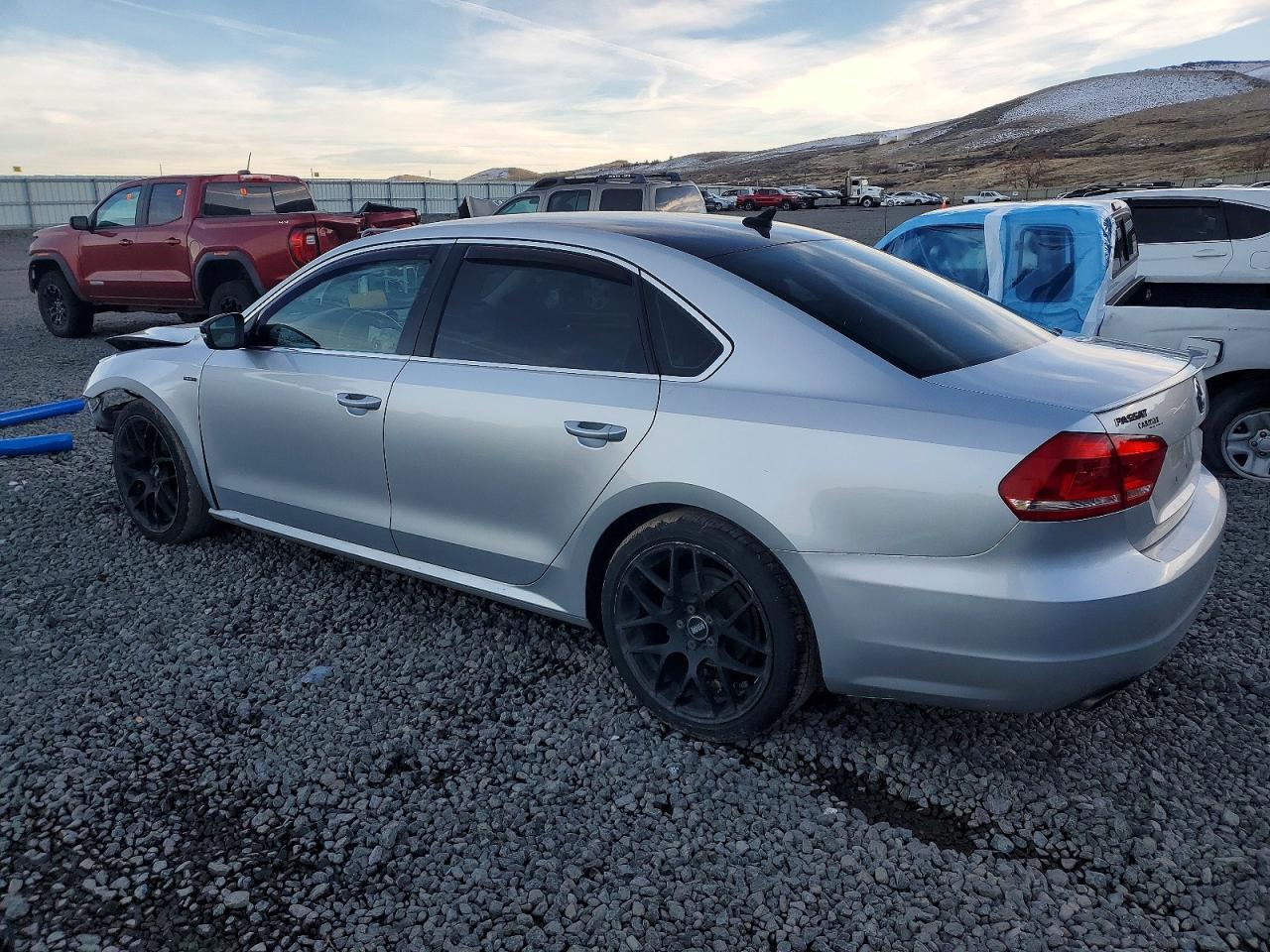2015 VOLKSWAGEN PASSAT SE photo 2
