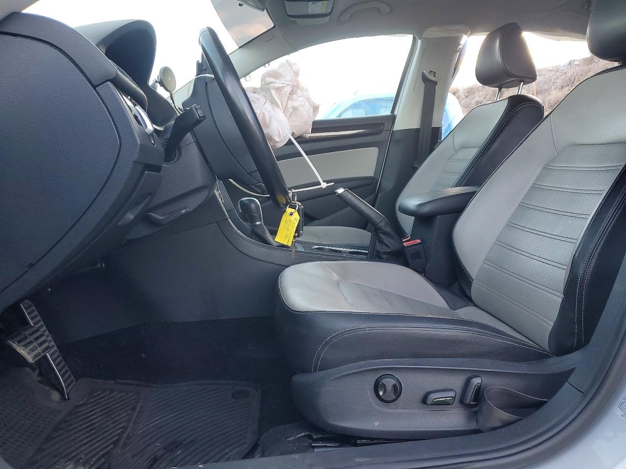 2015 VOLKSWAGEN PASSAT SE photo 7