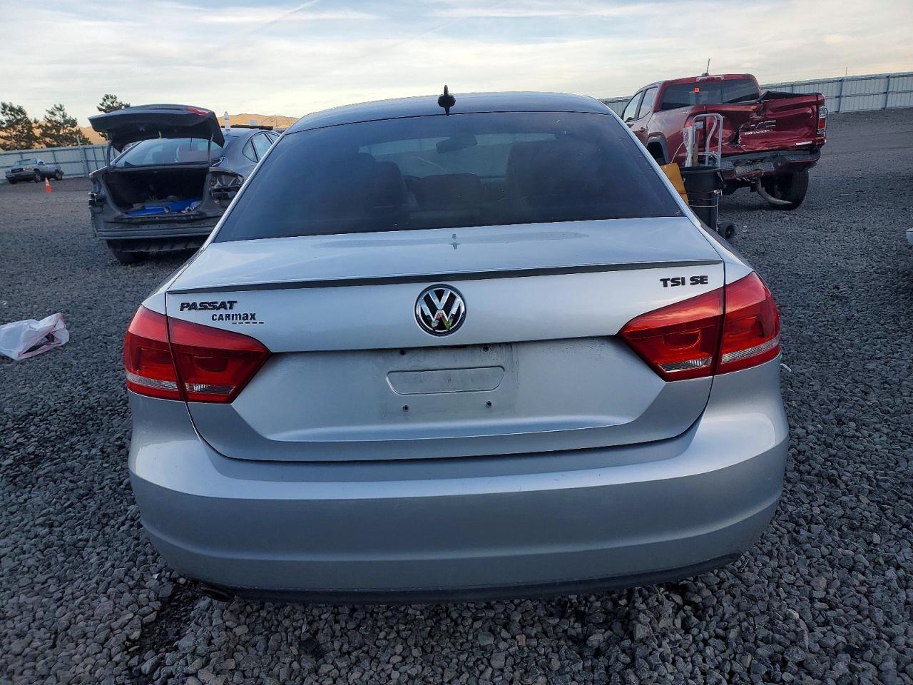 2015 VOLKSWAGEN PASSAT SE photo 6