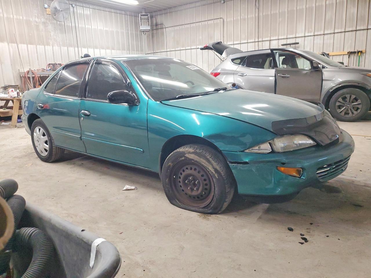 2018 CHEV CAVALIER photo 4