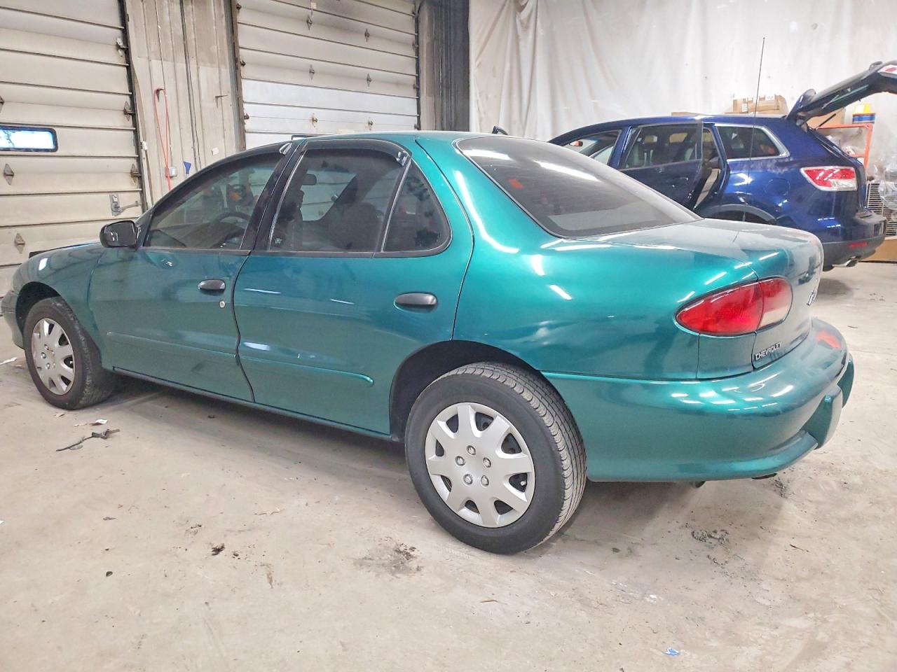 2018 CHEV CAVALIER photo 2