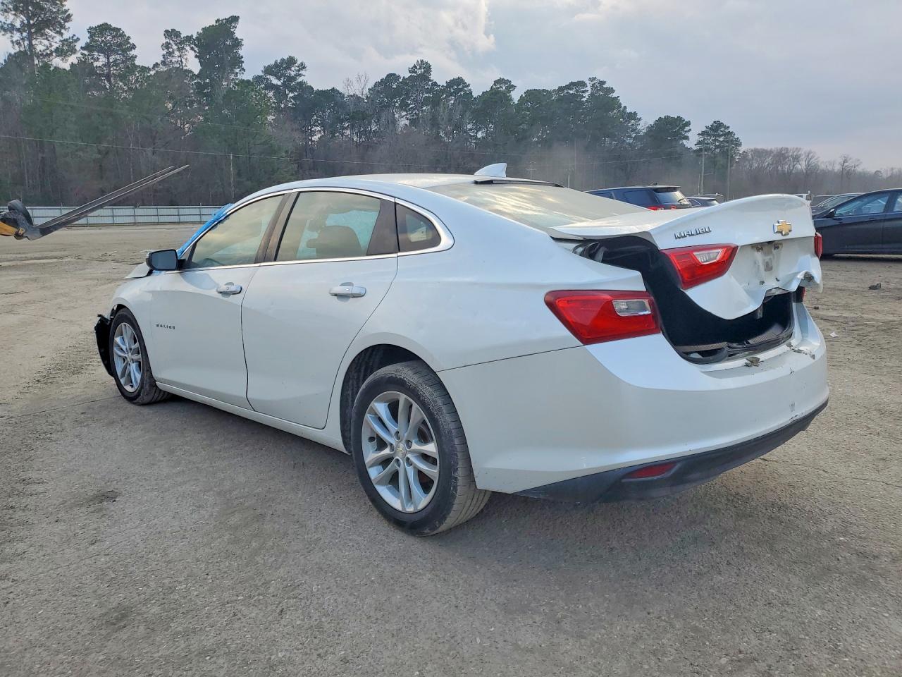 2017 CHEVROLET MALIBU LT photo 2