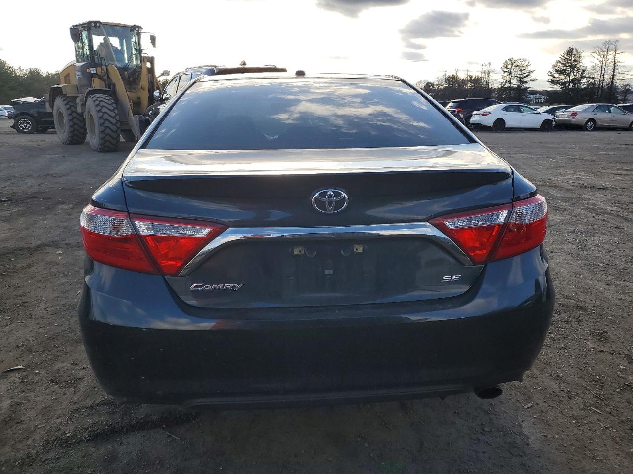 2017 TOYOTA CAMRY LE photo 6