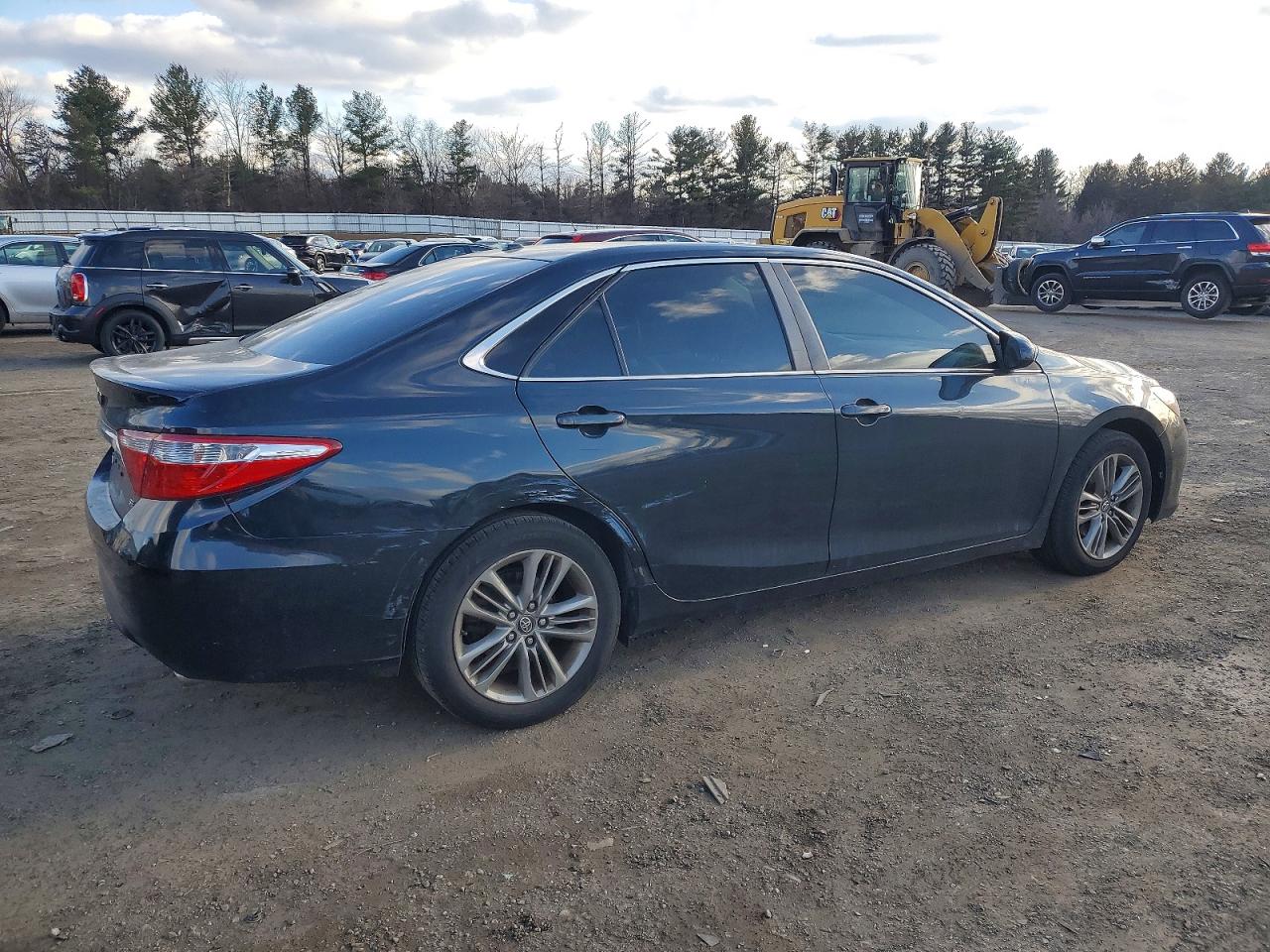 2017 TOYOTA CAMRY LE photo 3