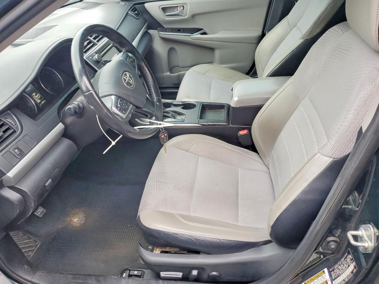 2017 TOYOTA CAMRY LE photo 7