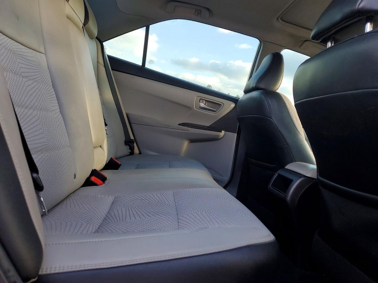 2017 TOYOTA CAMRY LE photo 10