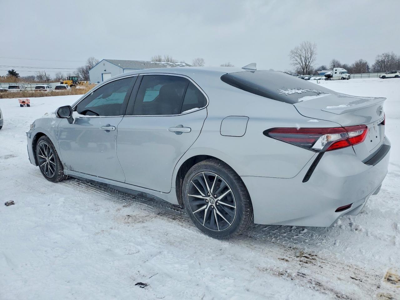 2022 TOYOTA CAMRY SE photo 2