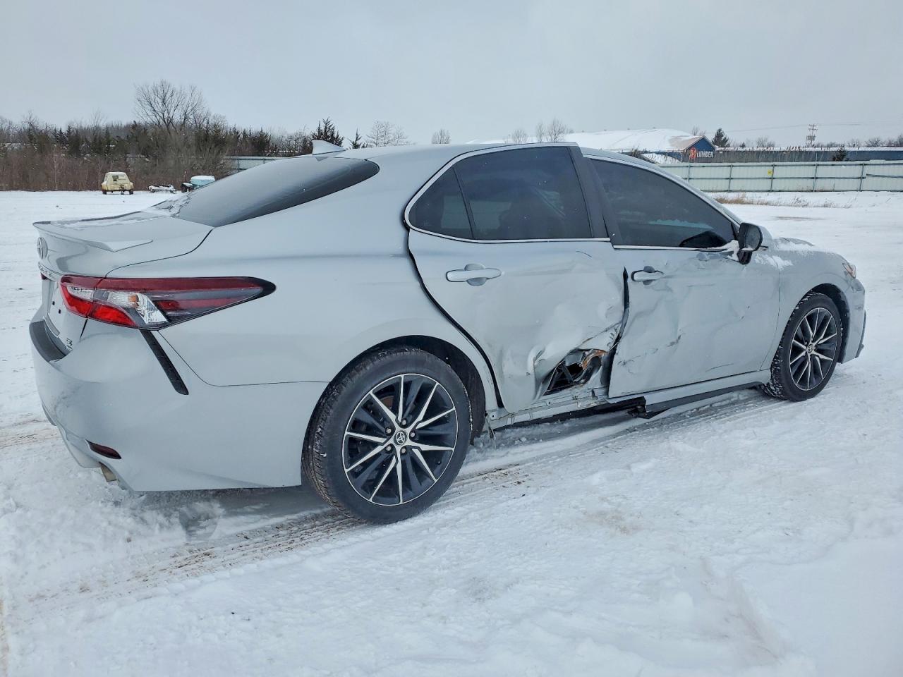 2022 TOYOTA CAMRY SE photo 3