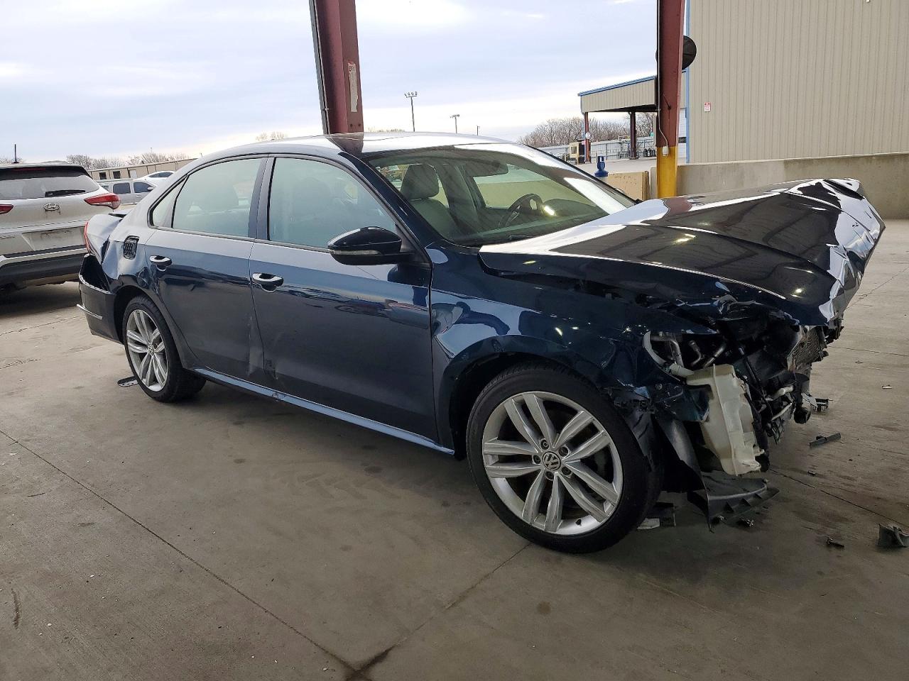 2019 VOLKSWAGEN PASSAT WOLFSBURG photo 4