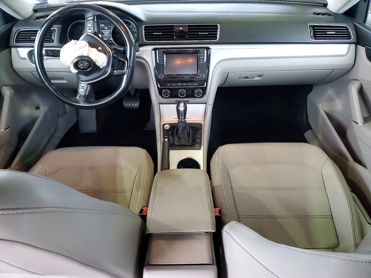 2019 VOLKSWAGEN PASSAT WOLFSBURG photo 8