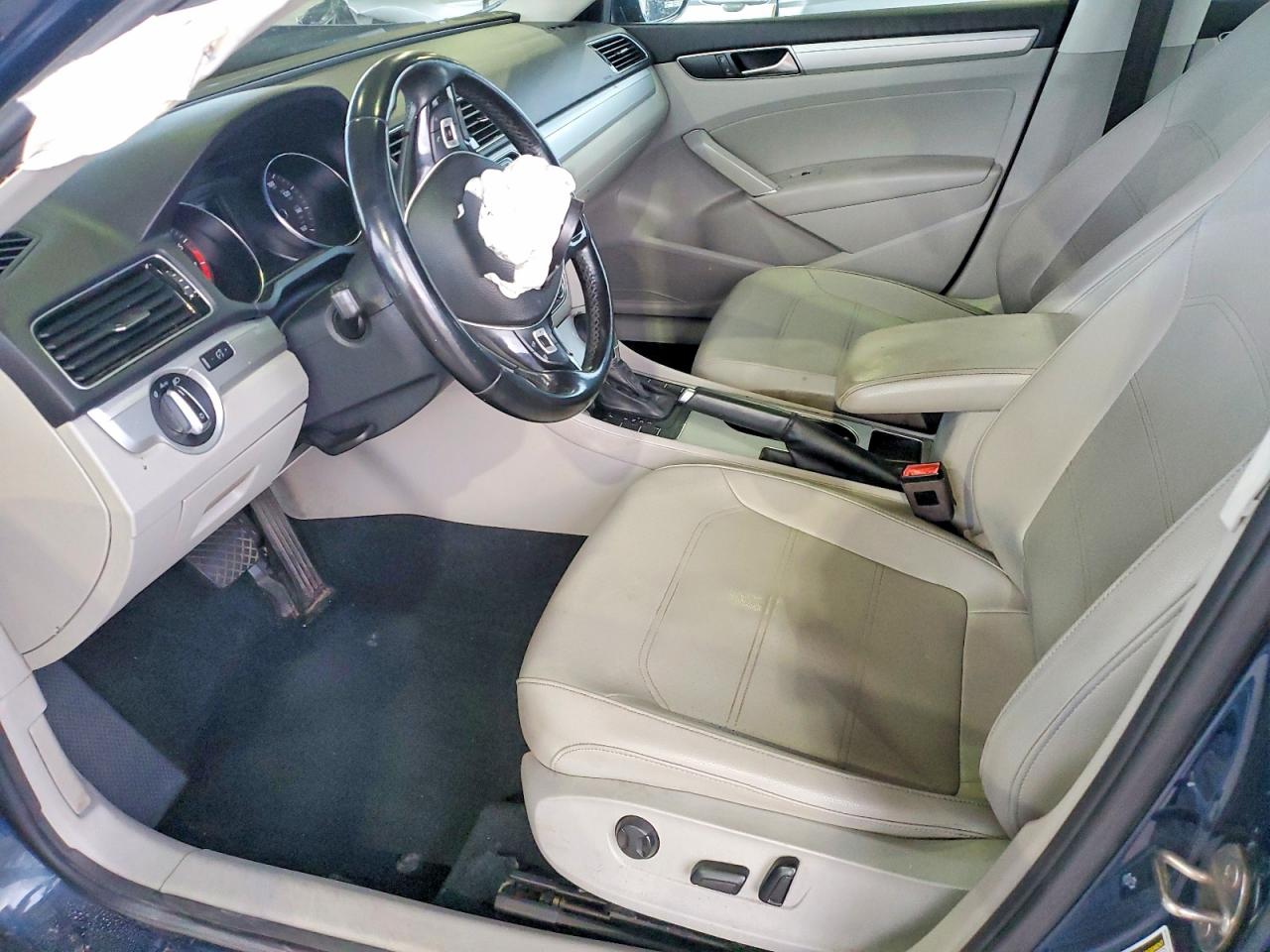 2019 VOLKSWAGEN PASSAT WOLFSBURG photo 7