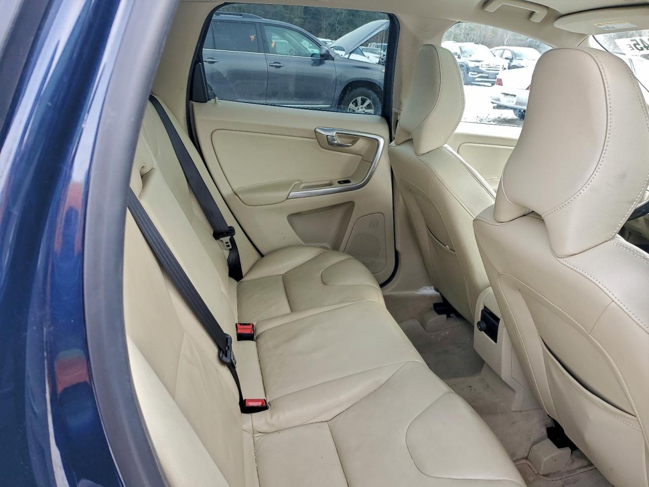 2015 VOLVO XC60 T6 PREMIER photo 11