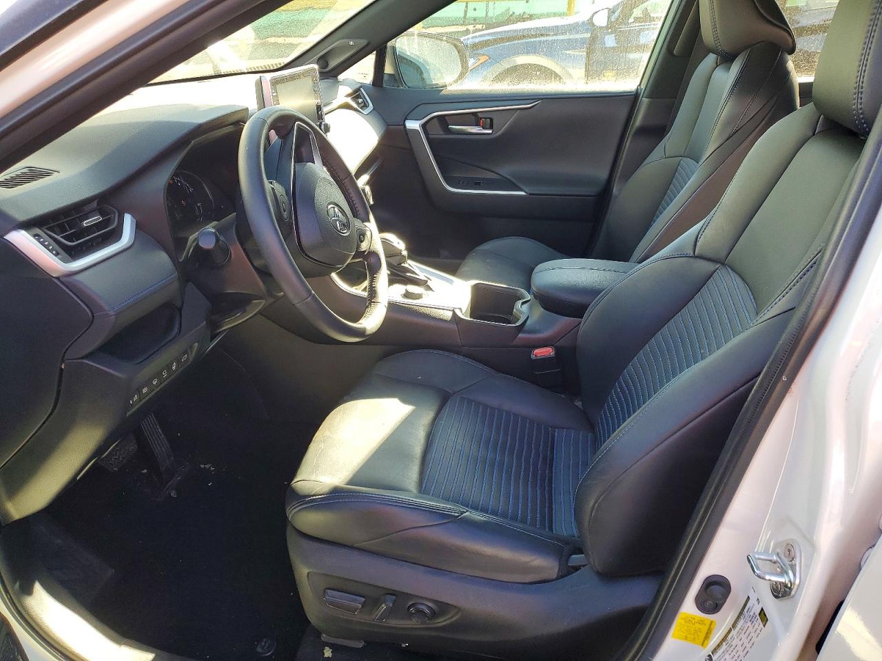 2022 TOYOTA RAV4 XSE photo 19