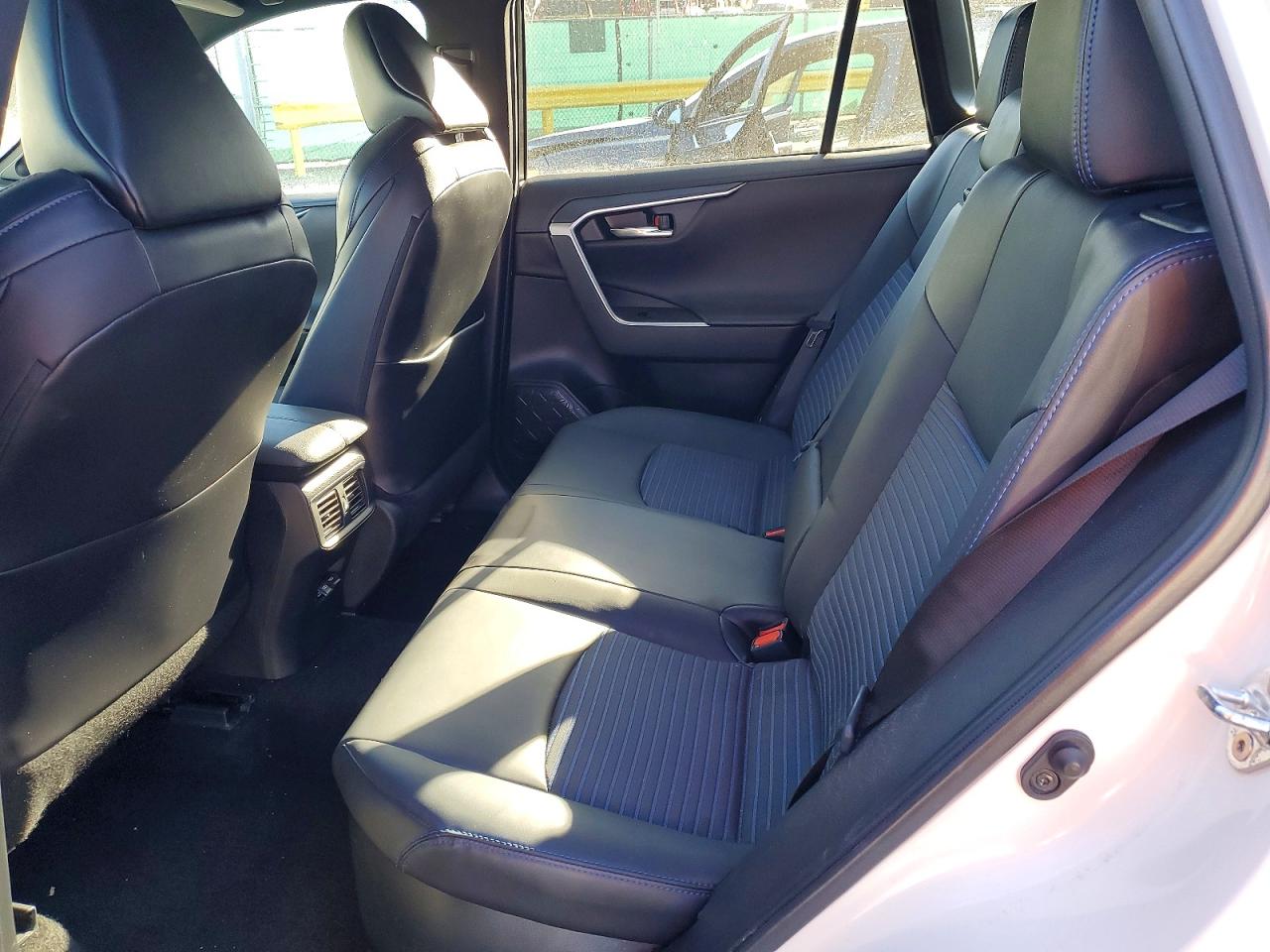 2022 TOYOTA RAV4 XSE photo 31
