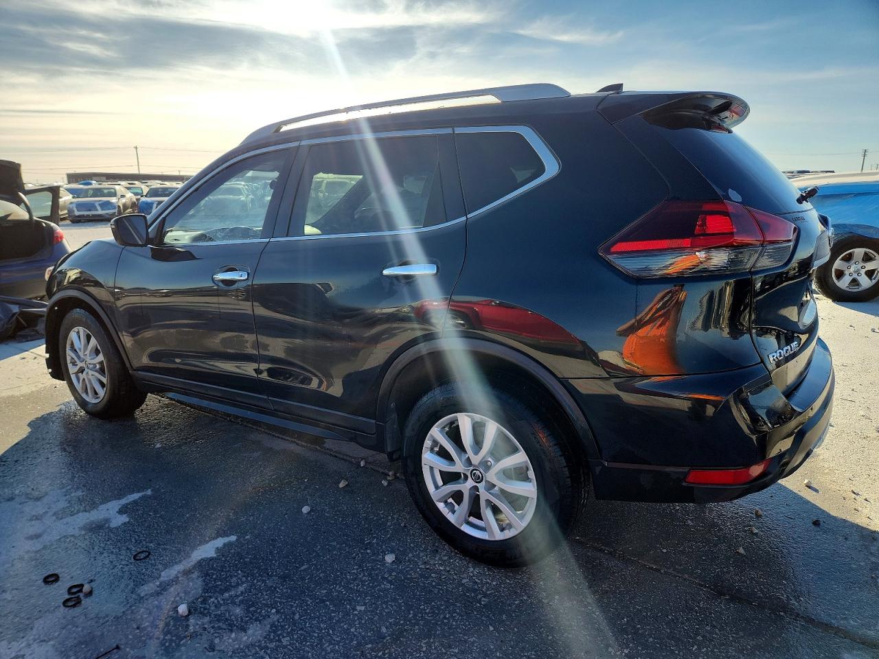 2019 NISSAN ROGUE S photo 2