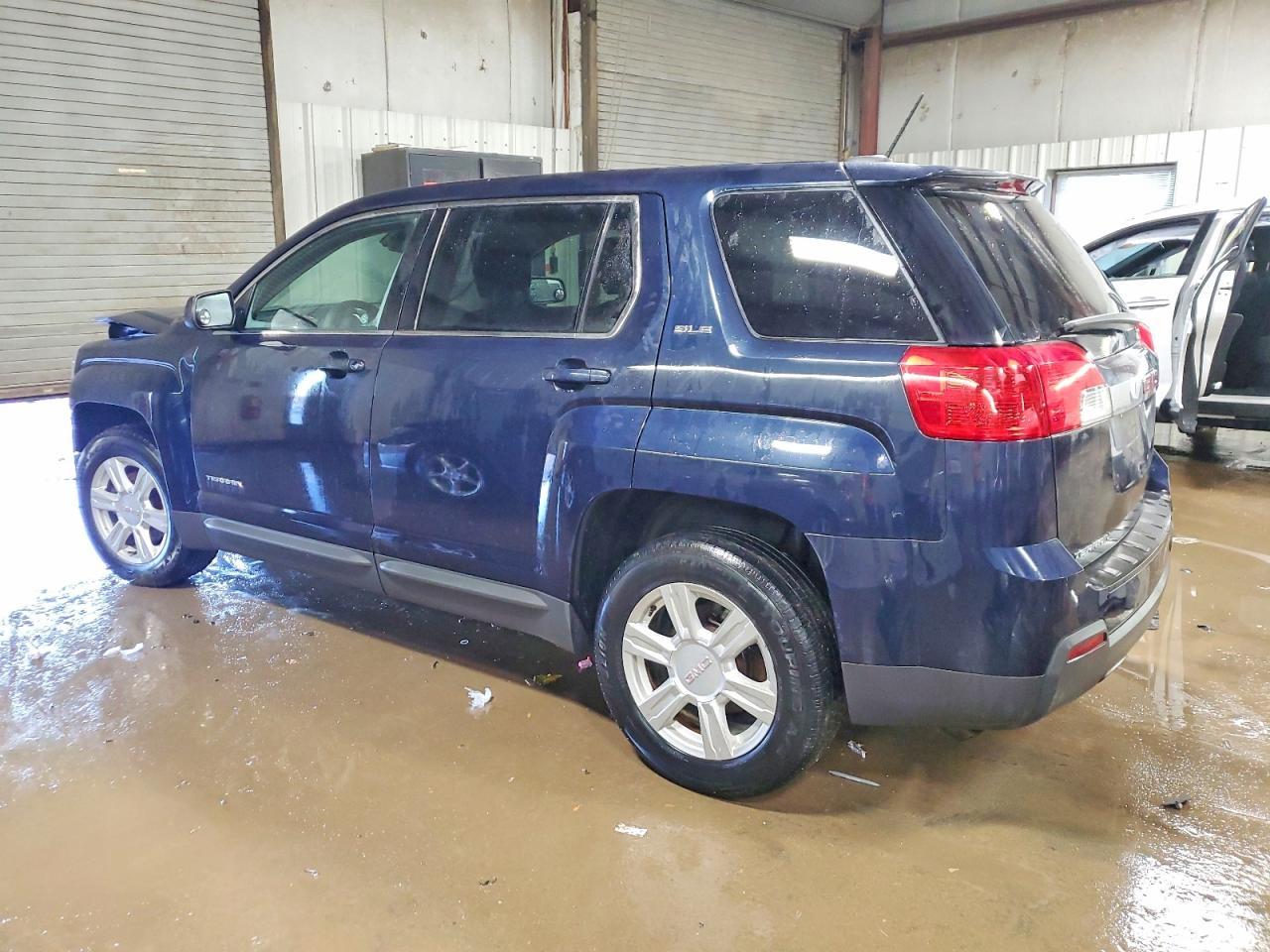 2015 GMC TERRAIN SLE photo 2