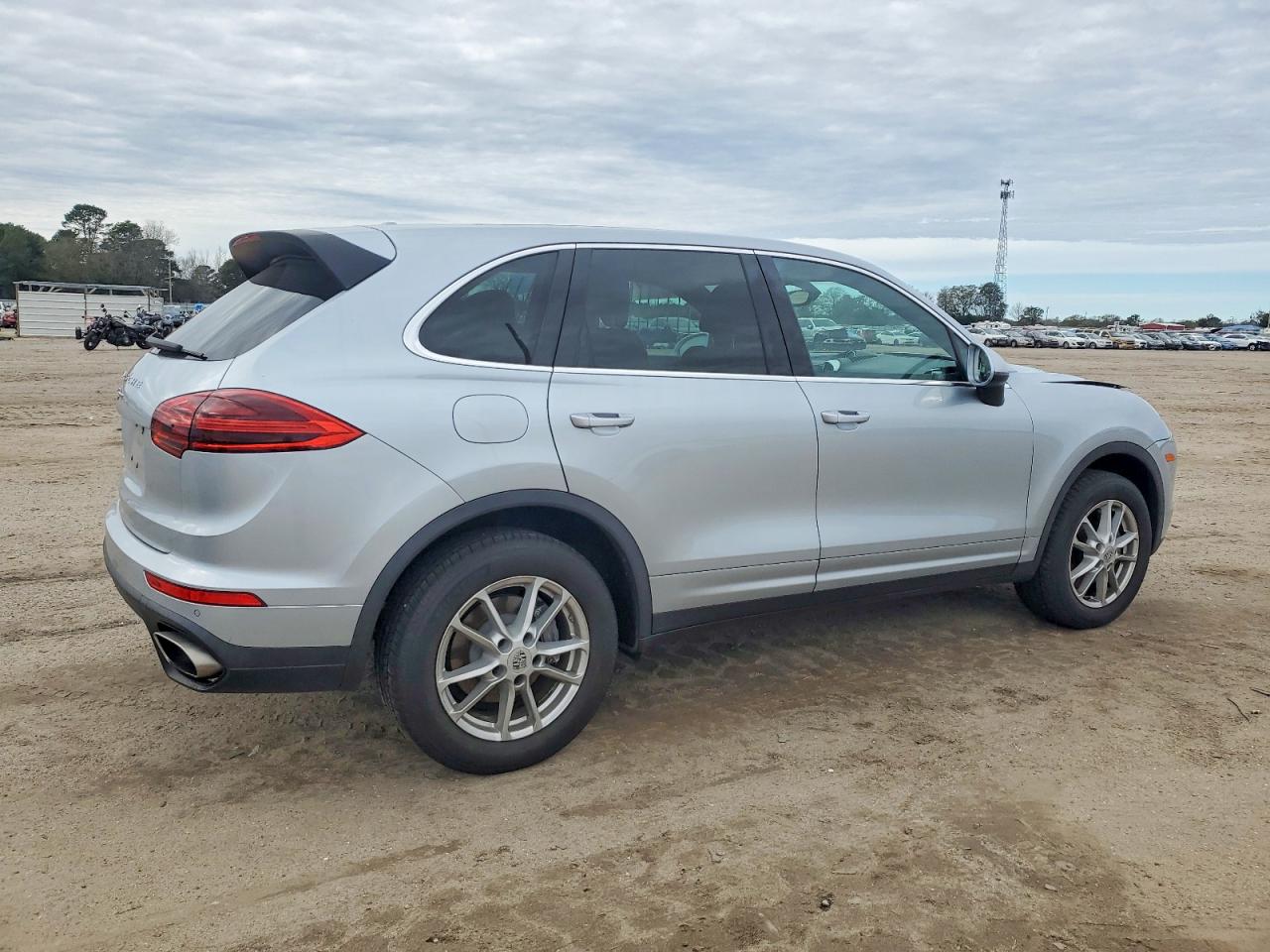 2018 PORSCHE CAYENNE photo 3
