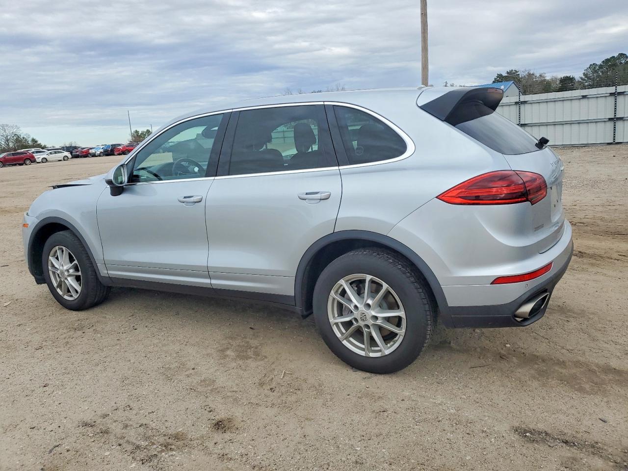 2018 PORSCHE CAYENNE photo 2