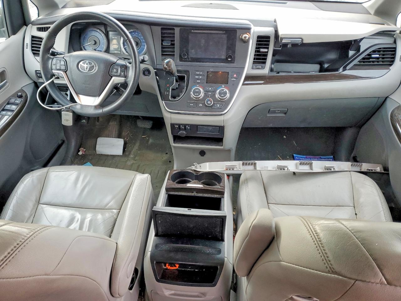 2015 TOYOTA SIENNA XLE photo 8