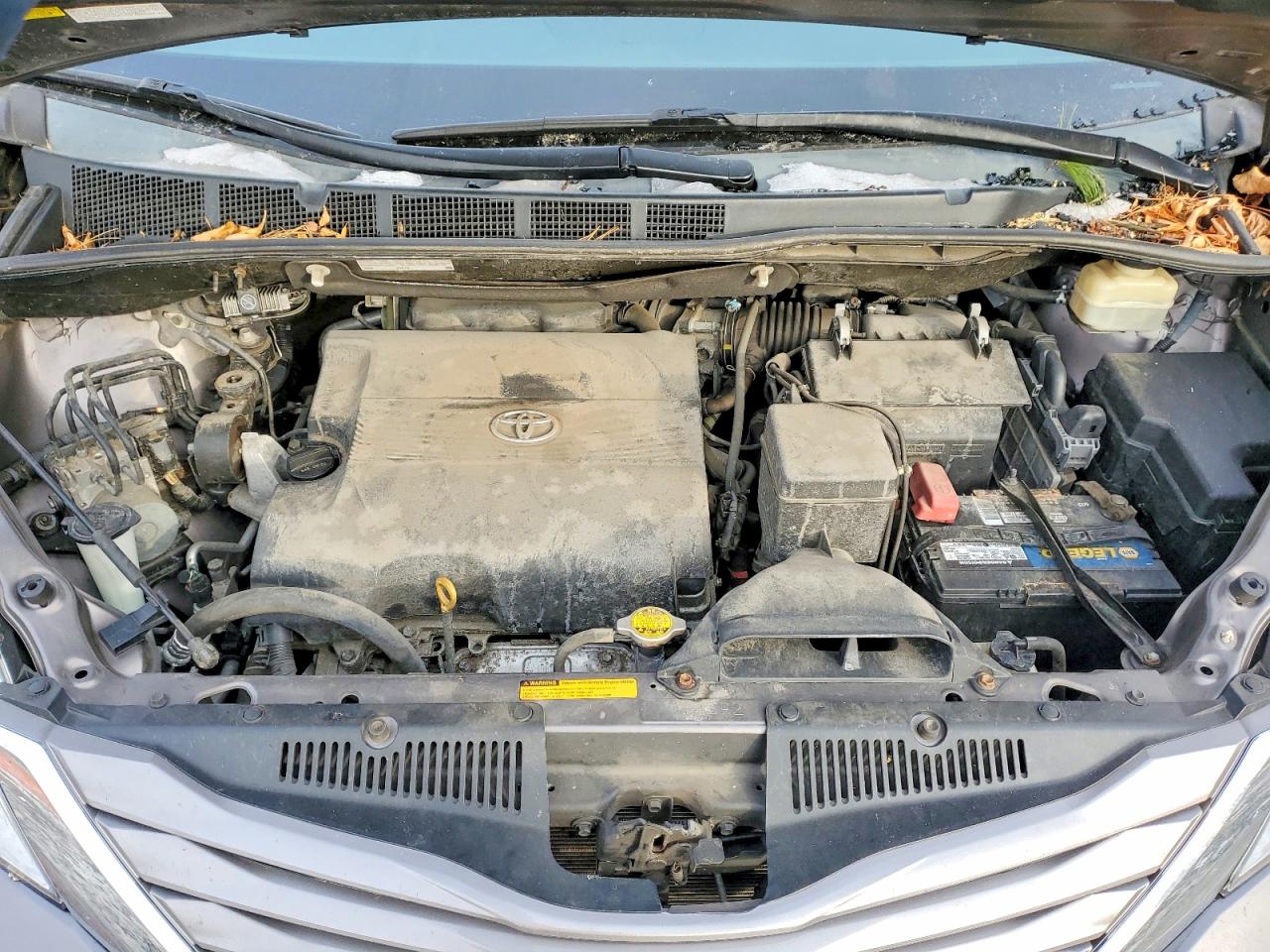 2015 TOYOTA SIENNA XLE photo 12