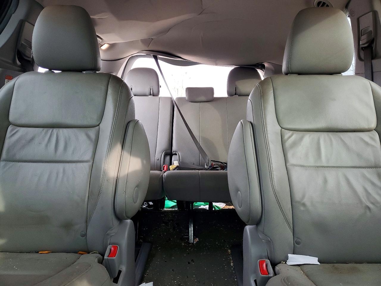 2015 TOYOTA SIENNA XLE photo 10