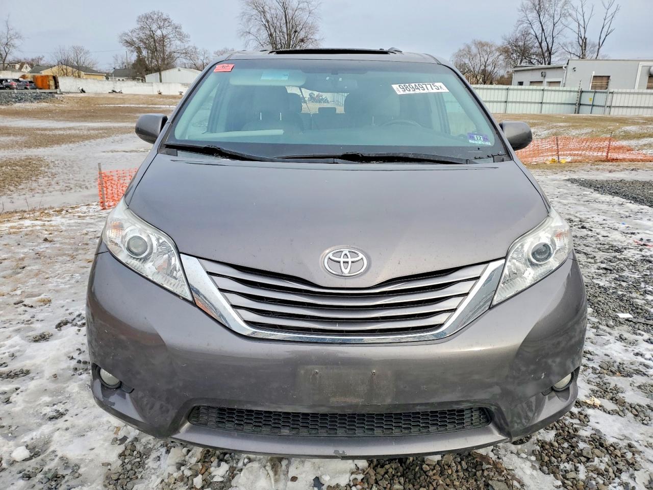 2015 TOYOTA SIENNA XLE photo 5