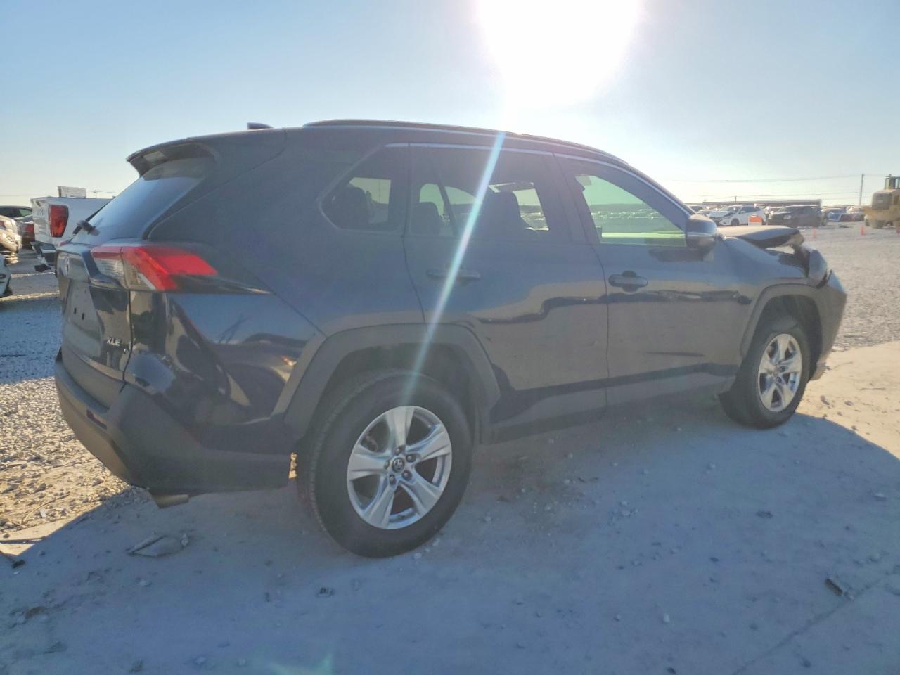 2019 TOYOTA RAV4 XLE photo 5