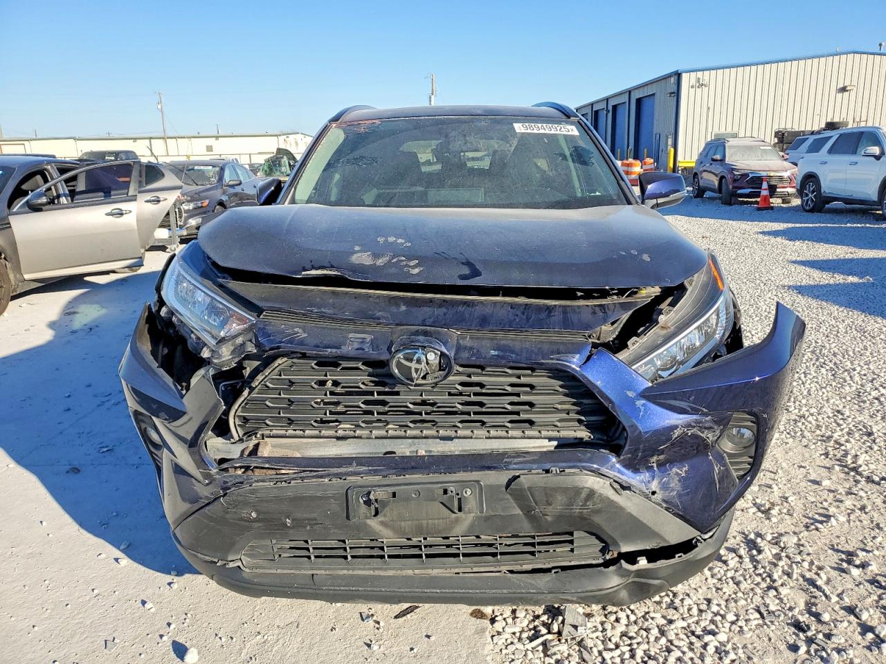 2019 TOYOTA RAV4 XLE photo 9