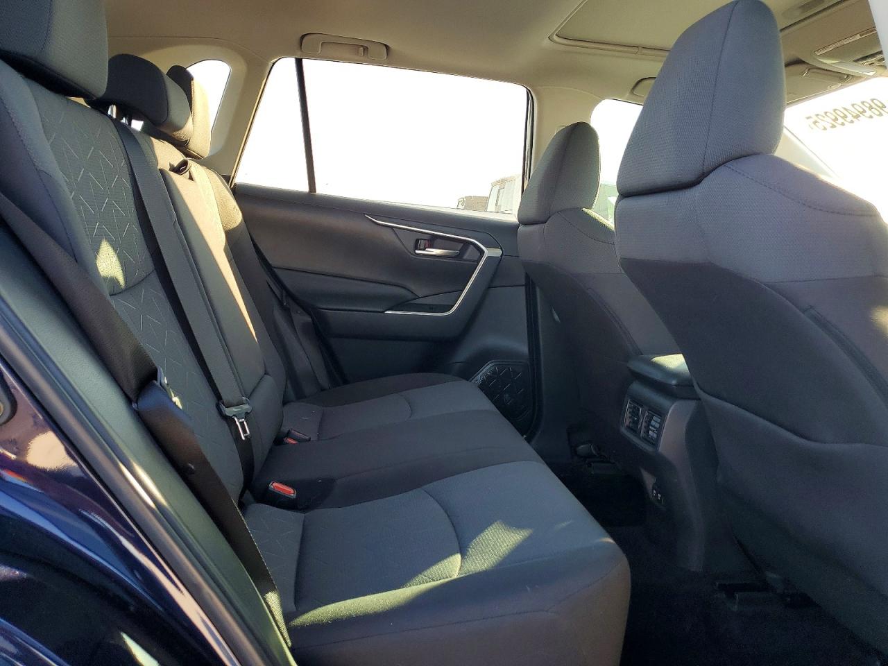 2019 TOYOTA RAV4 XLE photo 19