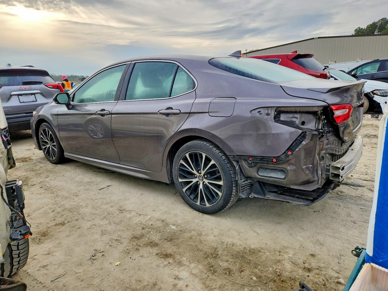 2019 TOYOTA CAMRY L photo 2