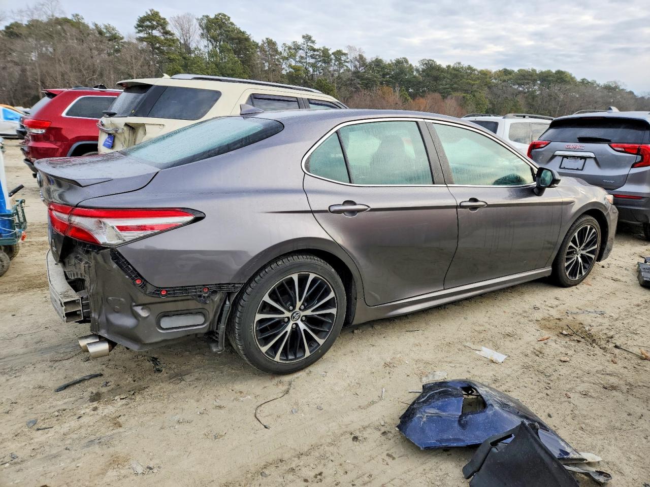 2019 TOYOTA CAMRY L photo 3