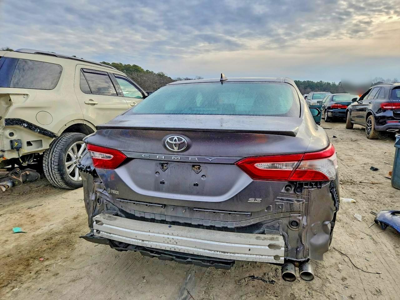 2019 TOYOTA CAMRY L photo 6