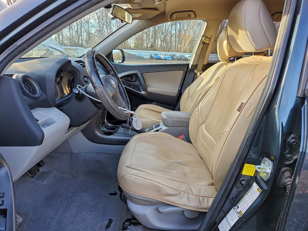 2011 TOYOTA RAV4 photo 7