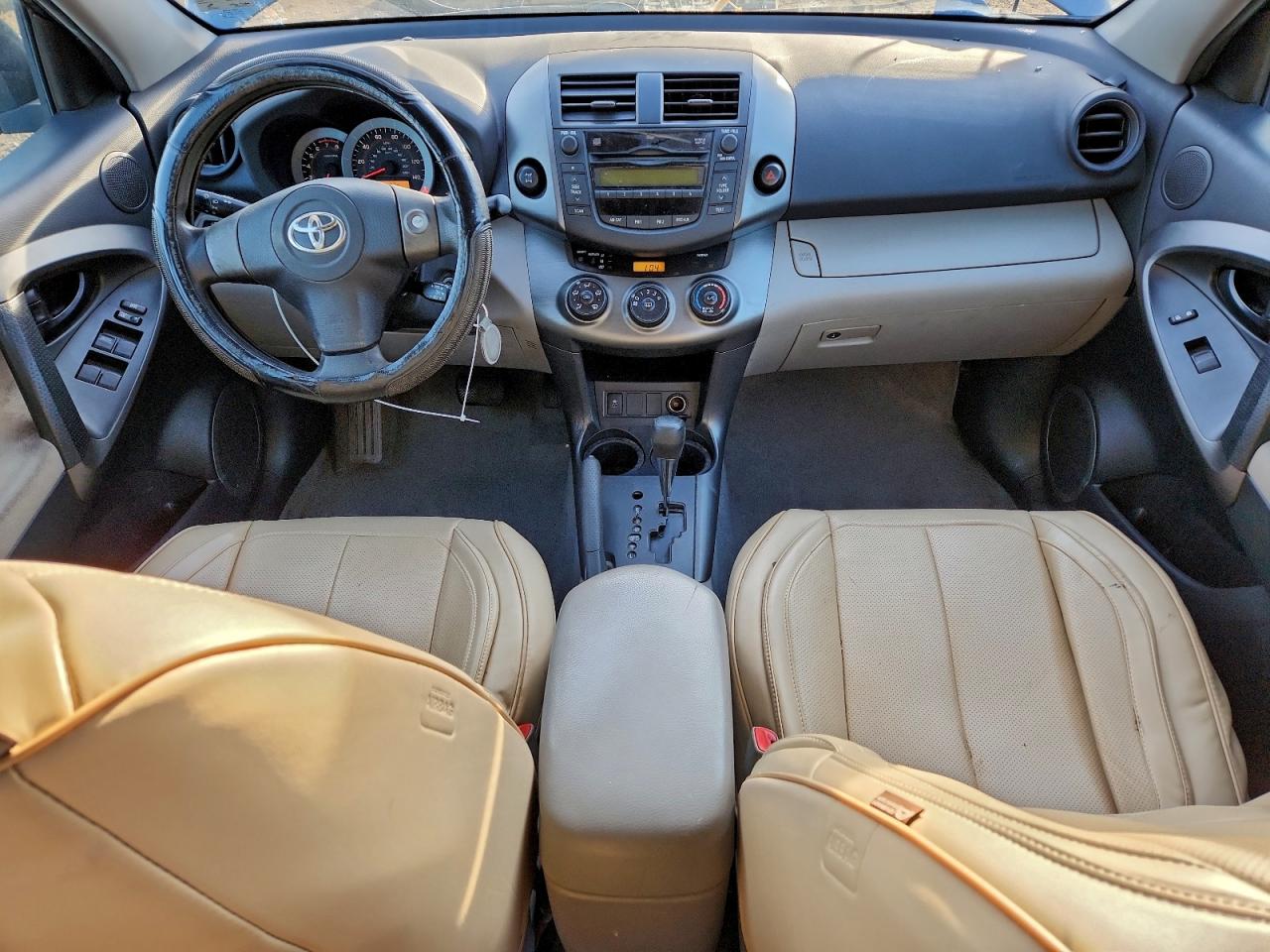 2011 TOYOTA RAV4 photo 8