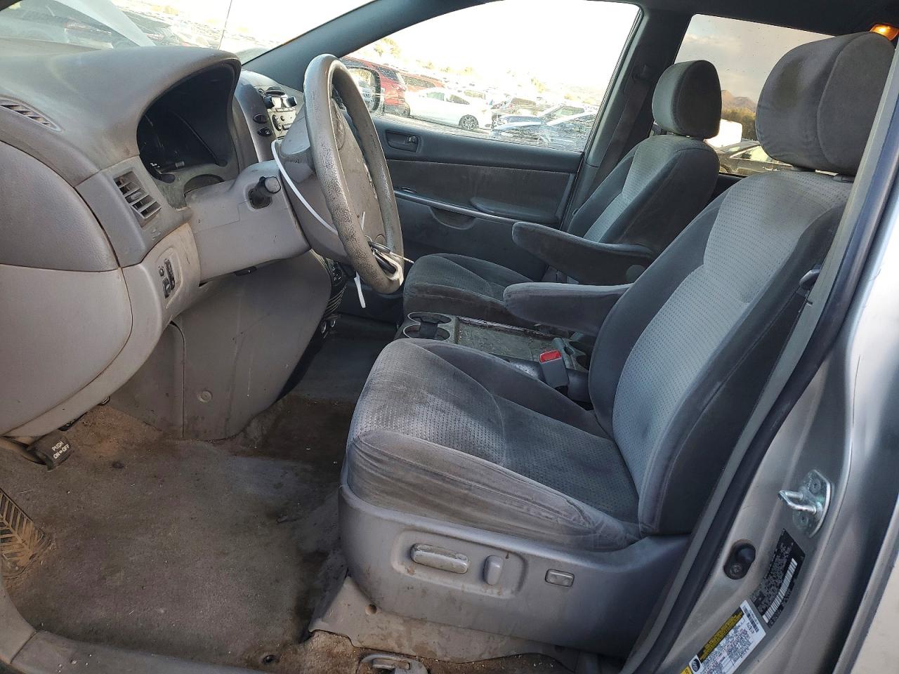 2006 TOYOTA SIENNA LE 7 PASSENGER photo 13