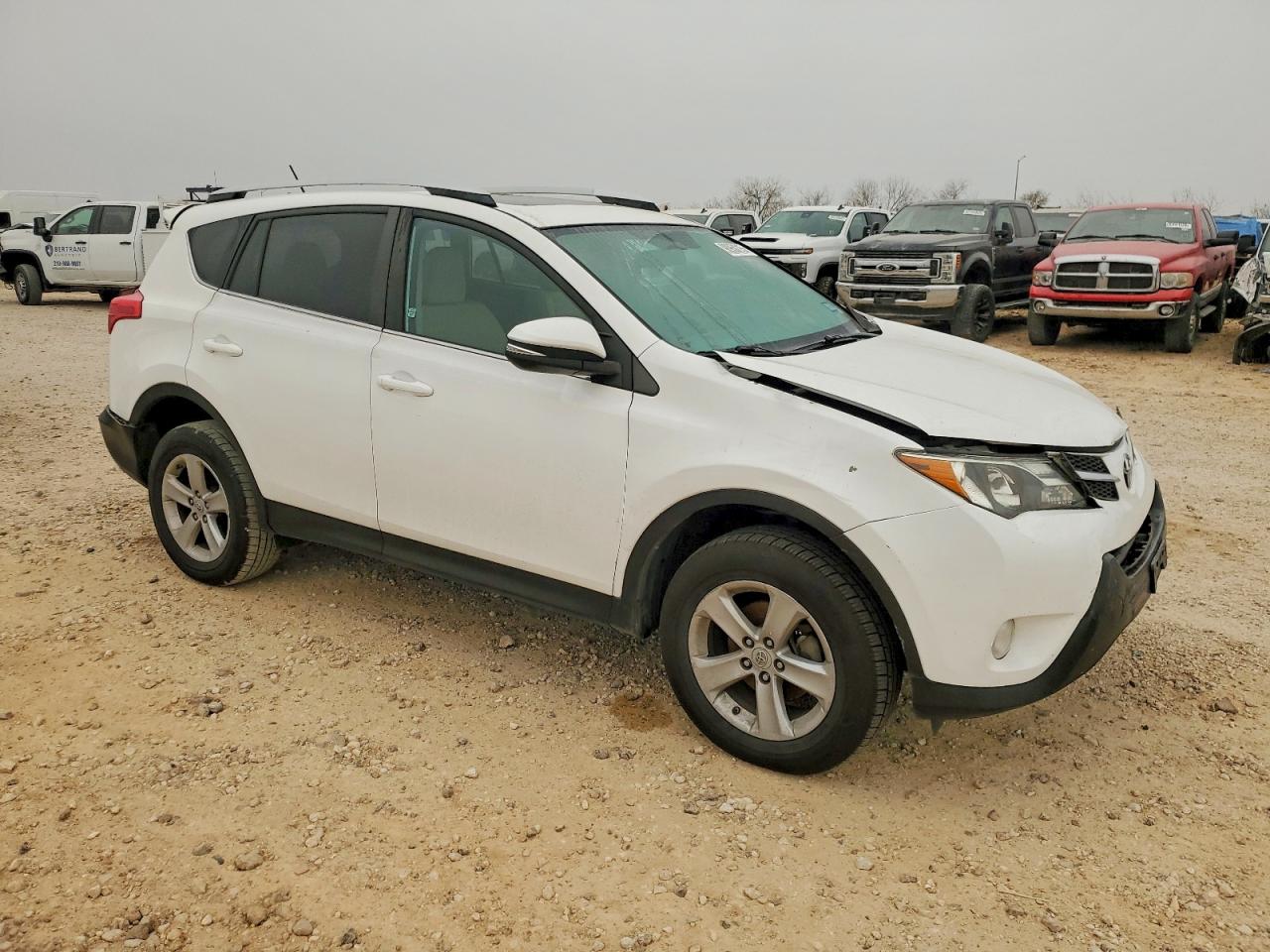 2014 TOYOTA RAV4 XLE photo 4