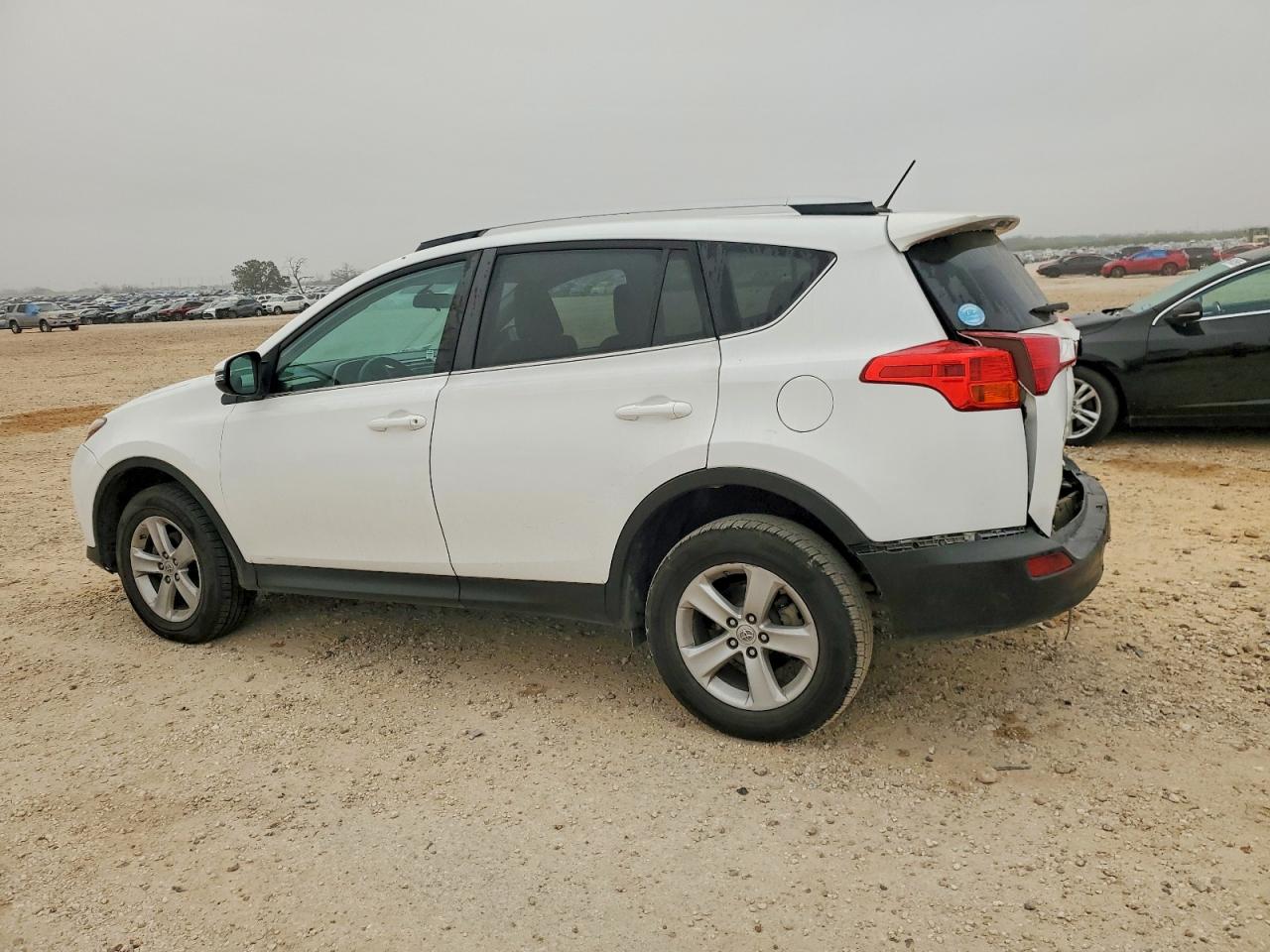 2014 TOYOTA RAV4 XLE photo 2