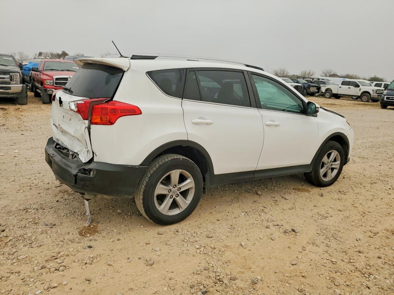 2014 TOYOTA RAV4 XLE photo 3