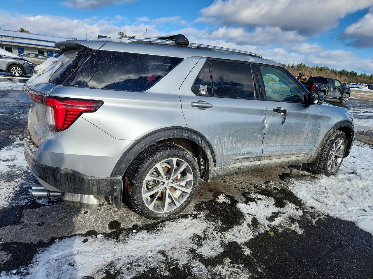 2025 FORD EXPLORER PLATINUM photo 3