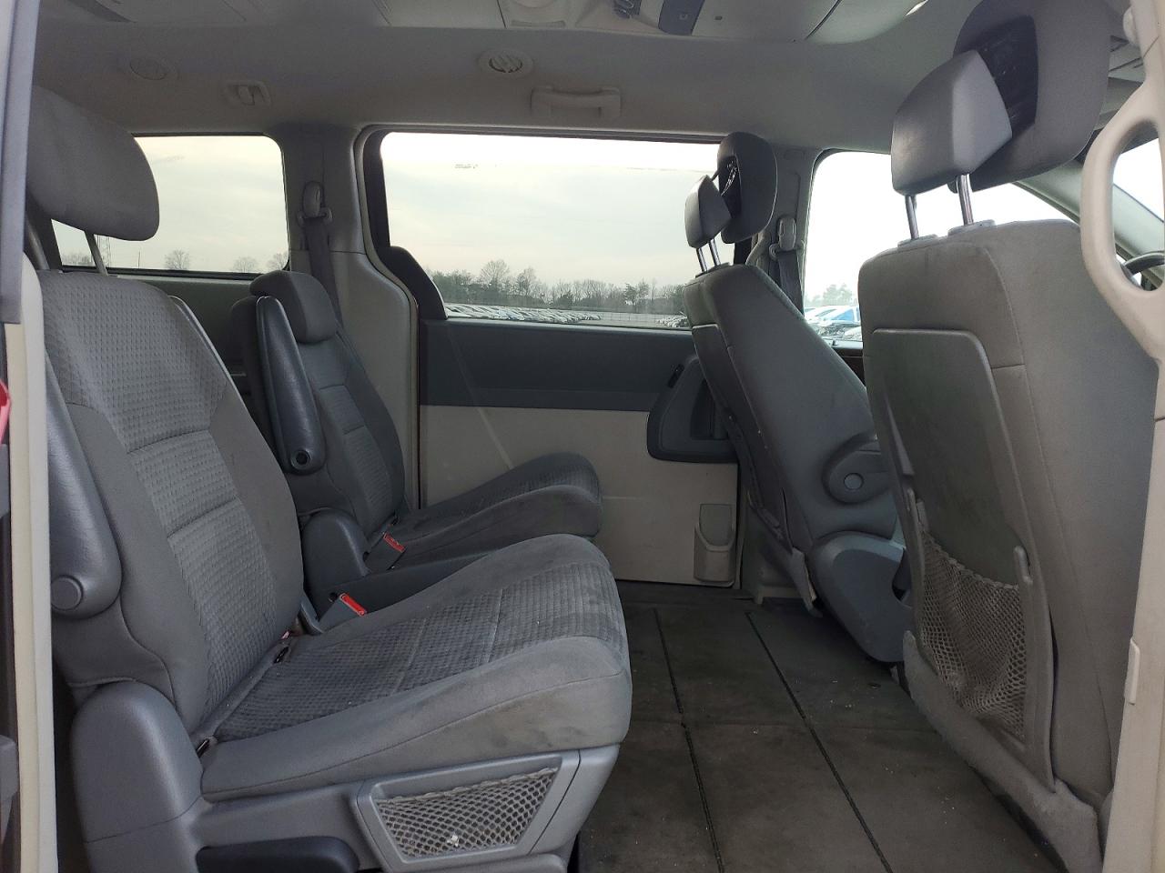 2010 CHRYSLER TOWN & COUNTRY TOURING photo 11