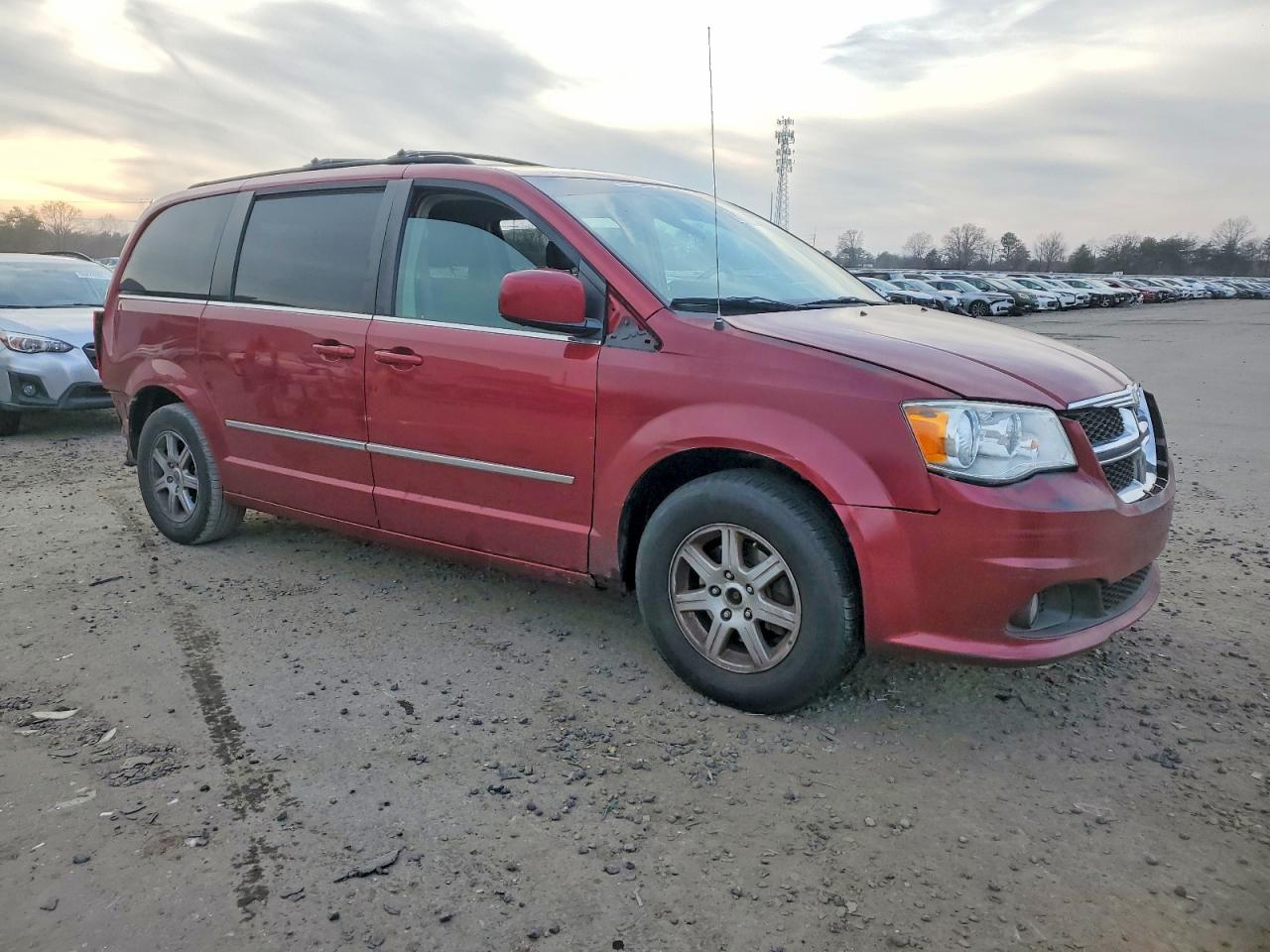 2010 CHRYSLER TOWN & COUNTRY TOURING photo 4
