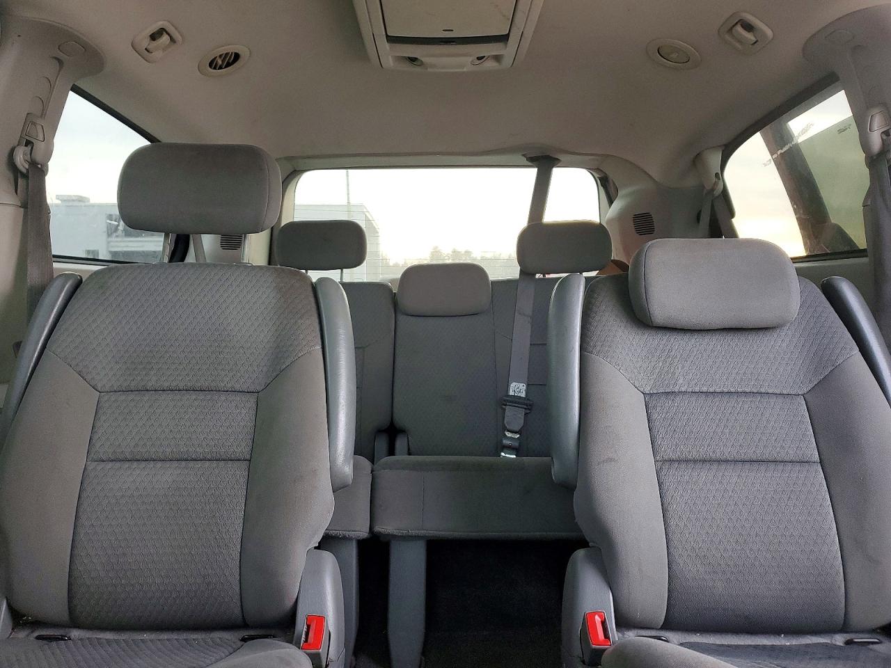 2010 CHRYSLER TOWN & COUNTRY TOURING photo 10