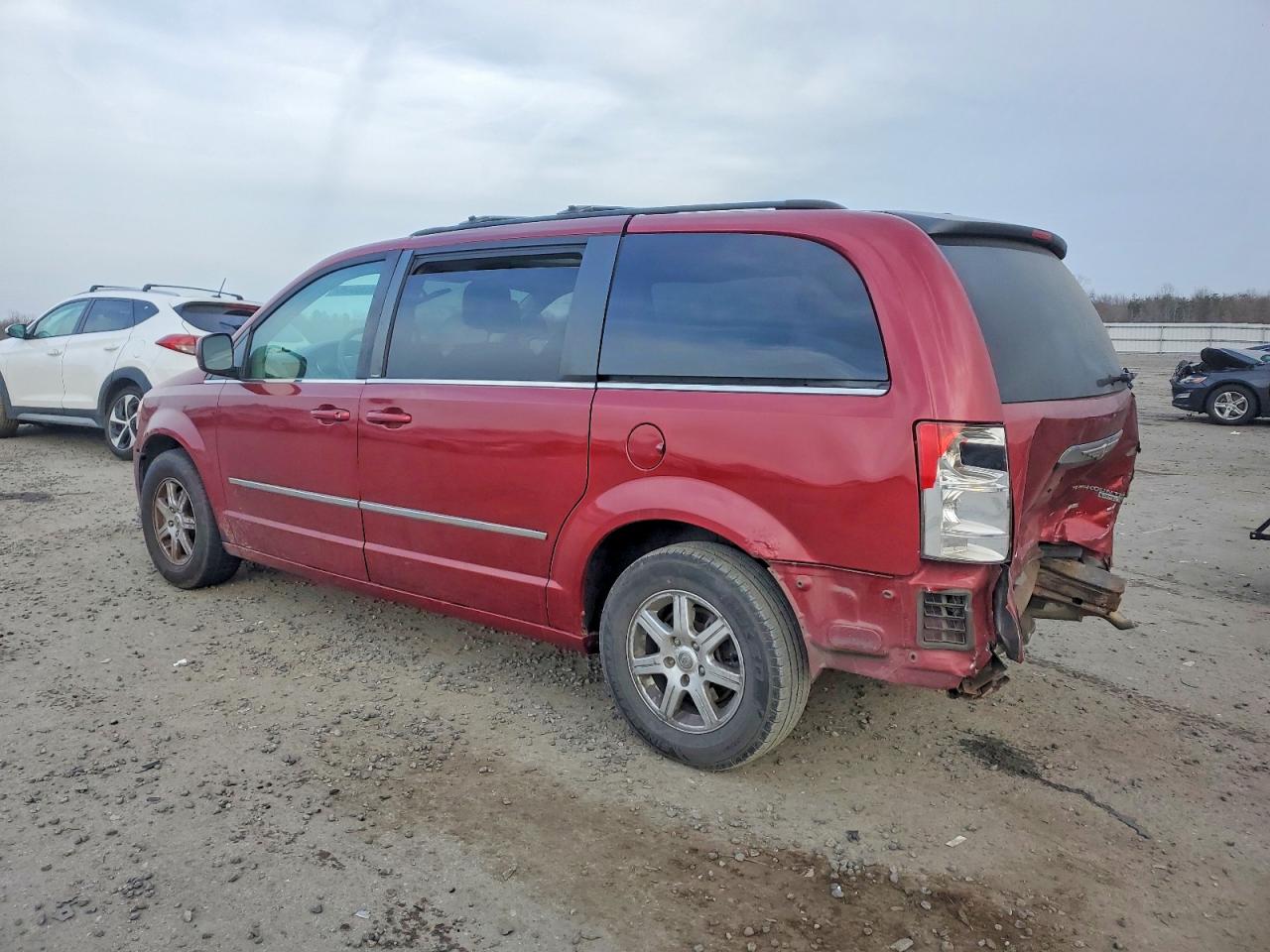2010 CHRYSLER TOWN & COUNTRY TOURING photo 2