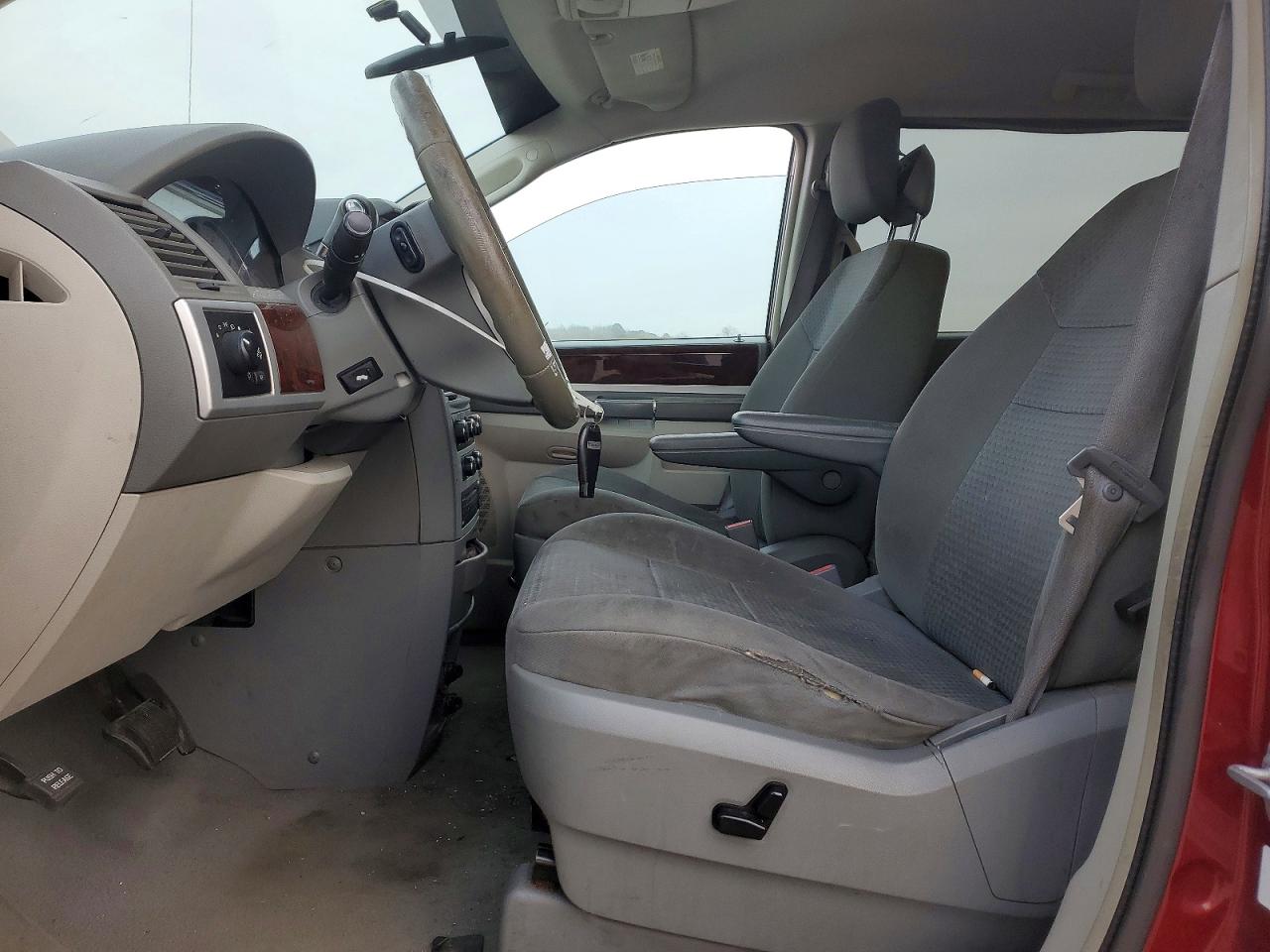 2010 CHRYSLER TOWN & COUNTRY TOURING photo 7