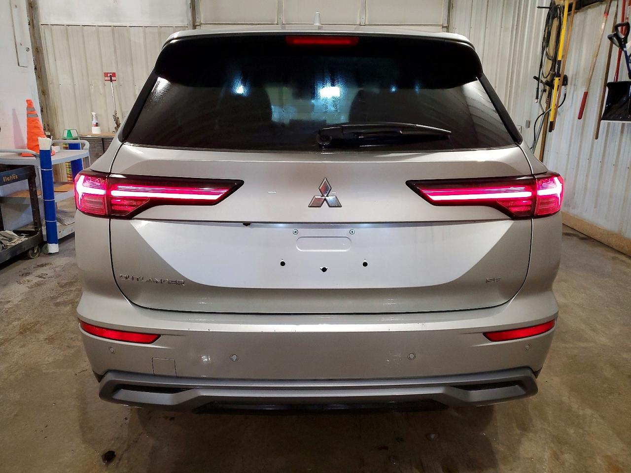 2025 MITSUBISHI OUTLANDER SE photo 6