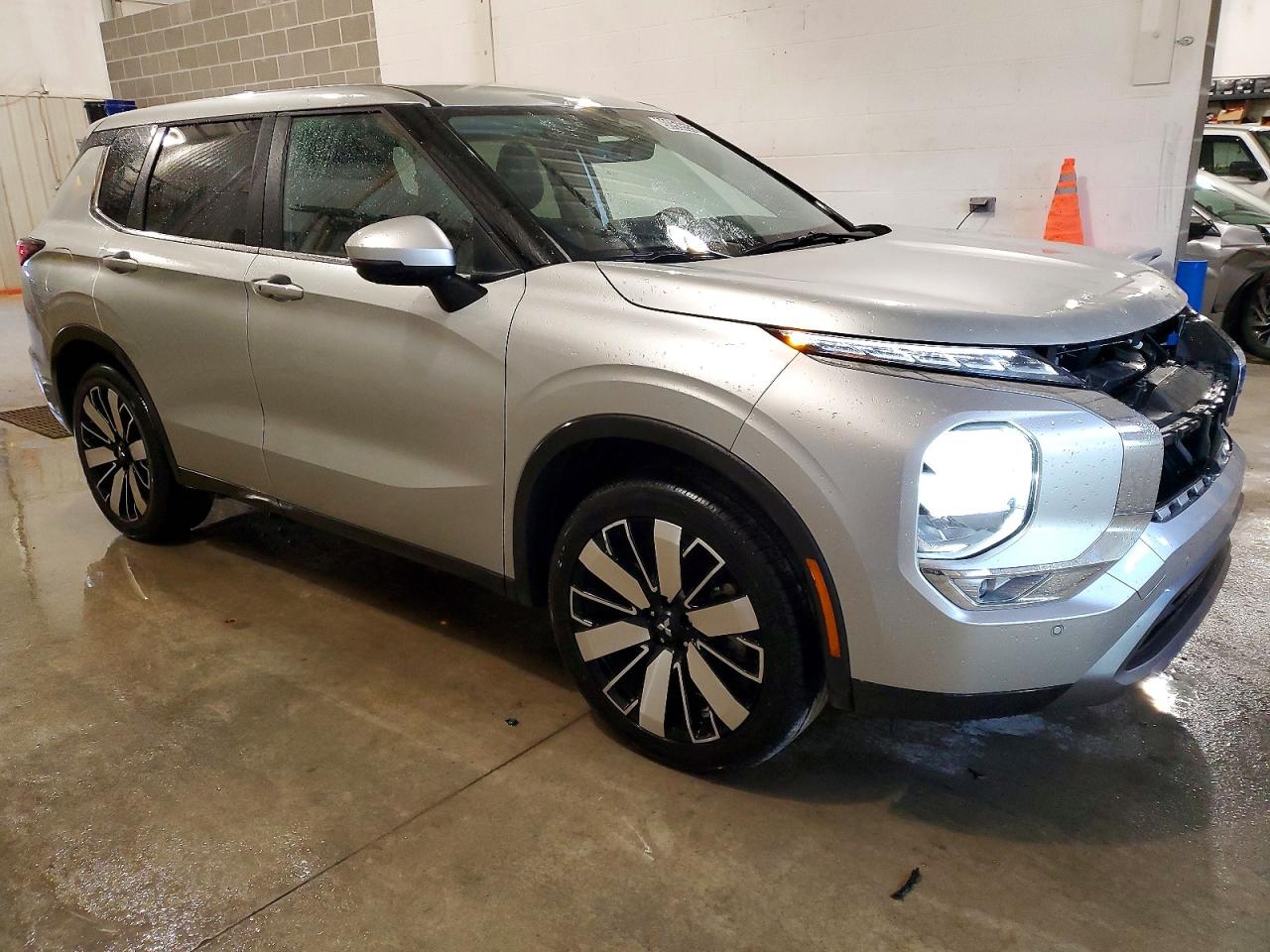 2025 MITSUBISHI OUTLANDER SE photo 4