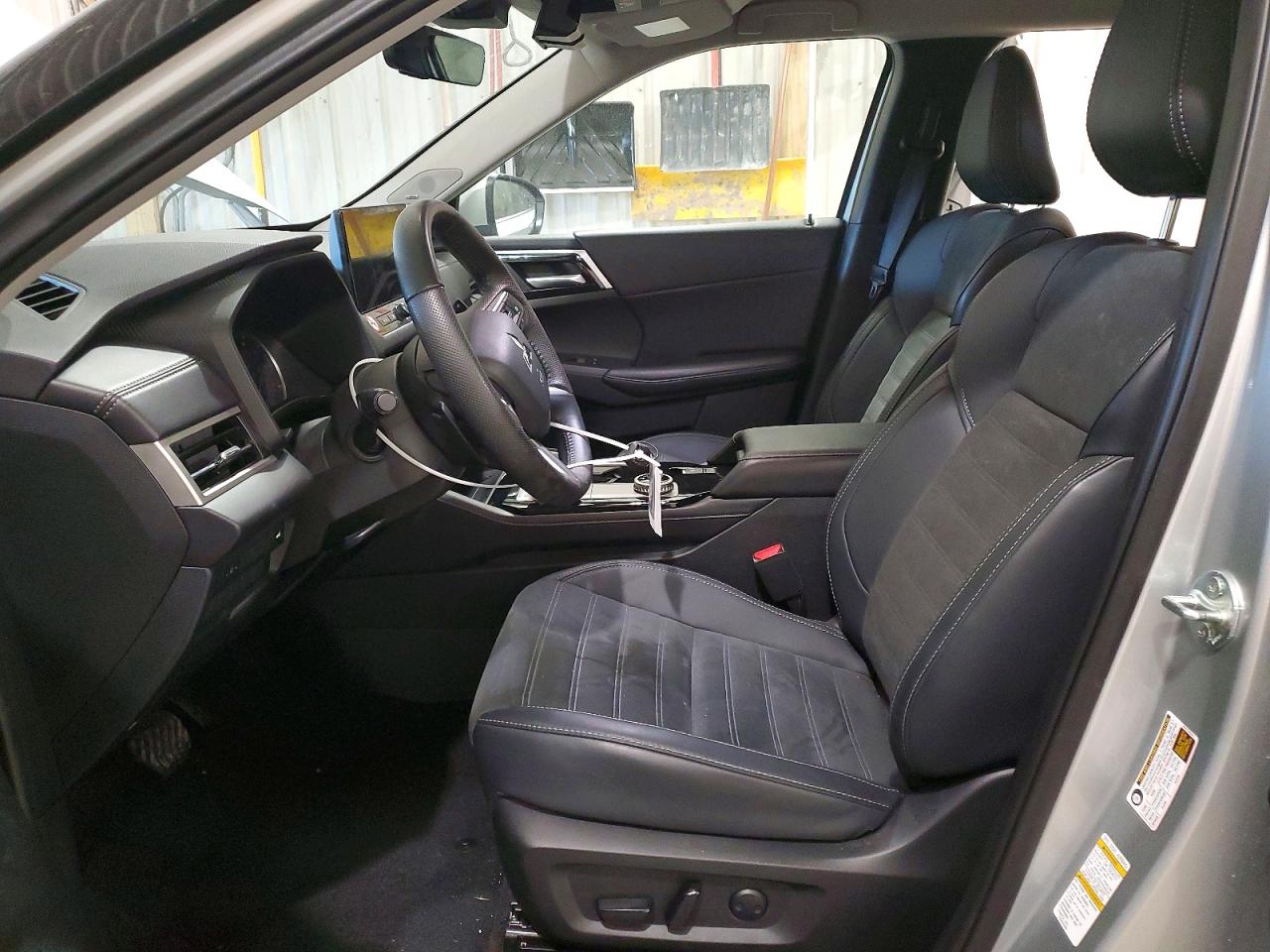 2025 MITSUBISHI OUTLANDER SE photo 7