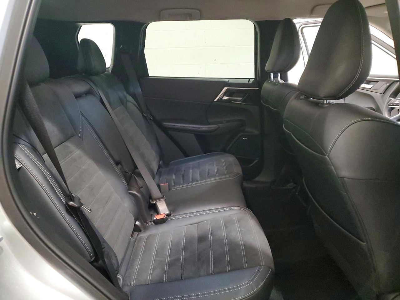 2025 MITSUBISHI OUTLANDER SE photo 11