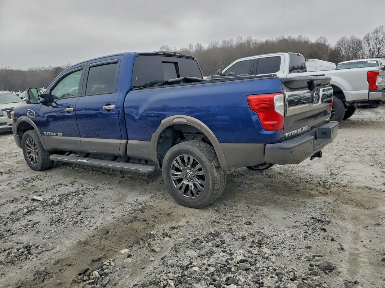 2016 NISSAN TITAN XD SL photo 2