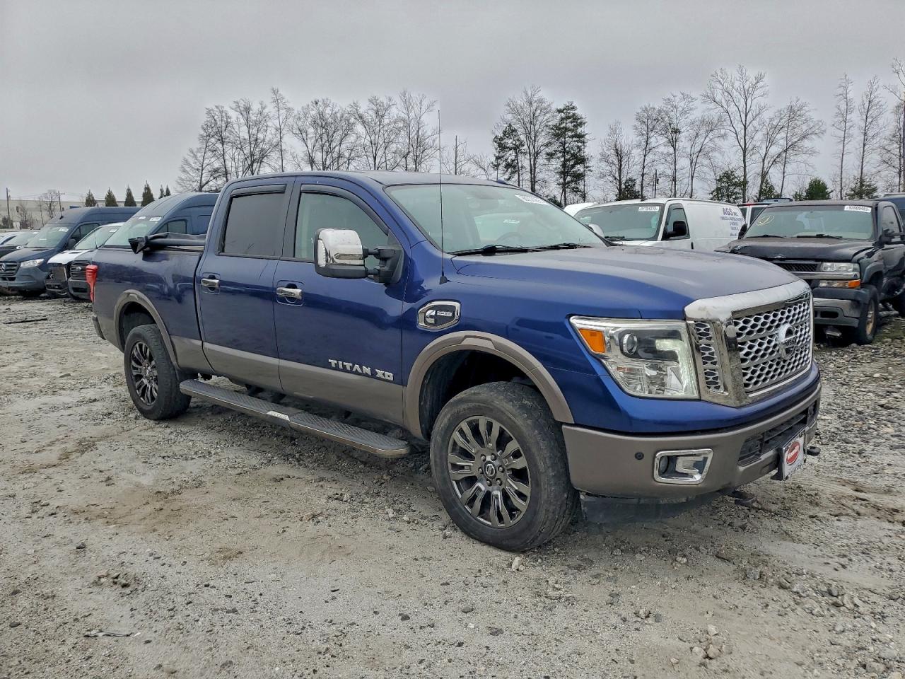 2016 NISSAN TITAN XD SL photo 4